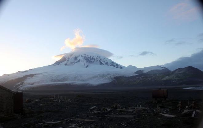 Image of cloud over Big Ben captured by the camera © Australian Antarctic Division http://www.antarctica.gov.au/